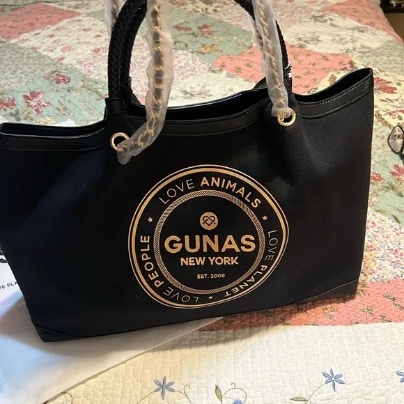 GUNAS Black Leather Tote with Structured design súper chic u will loved ! - Picture 10 of 13